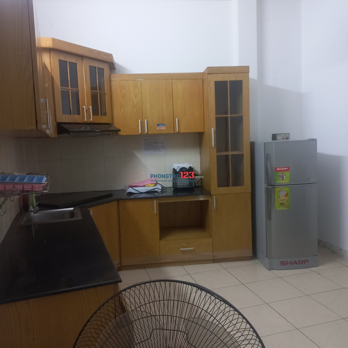 Cho thuê phòng đôi 2 giường, P.vệ sinh bên trong. Có bạn công. Bếp, giặt Phòng kế bên.