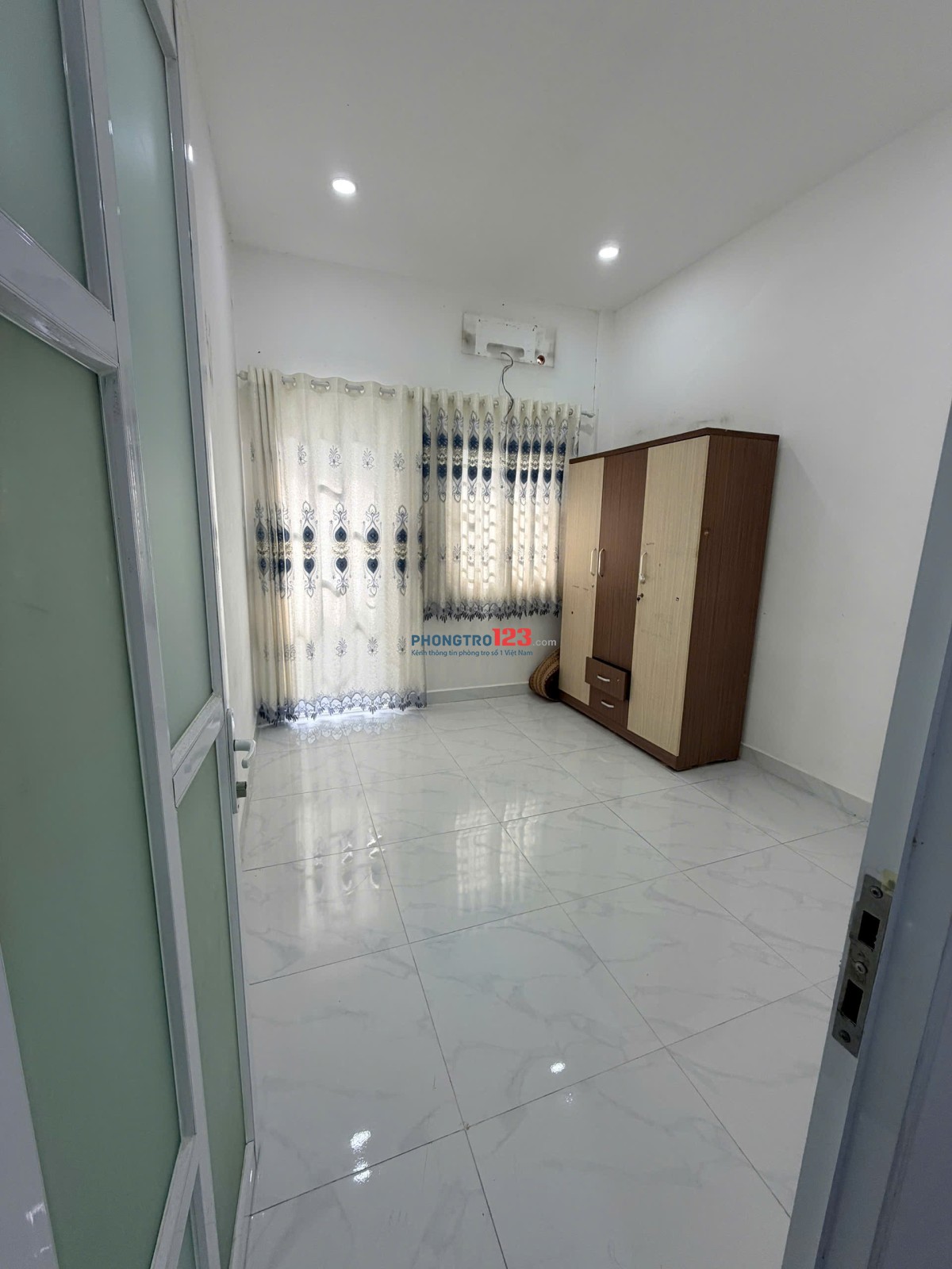 Cho thuê nhà nguyên căn tại hẻm 100 Tân Khai, phường Minh Phụng (P7, Q11 cũ)