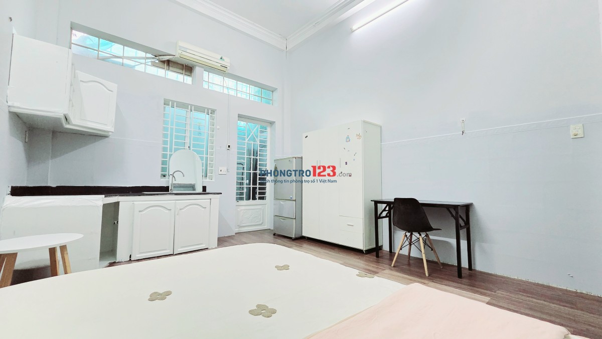 Sale sốc !!! phòng full nội thất hơn 35m2, khu WC, máy giặt riêng tách phòng, cửa sổ trời !!