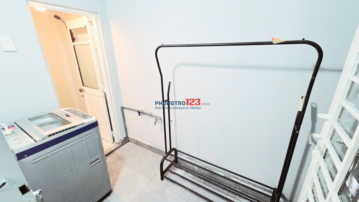 Sale sốc !!! phòng full nội thất hơn 35m2, khu WC, máy giặt riêng tách phòng, cửa sổ trời !!