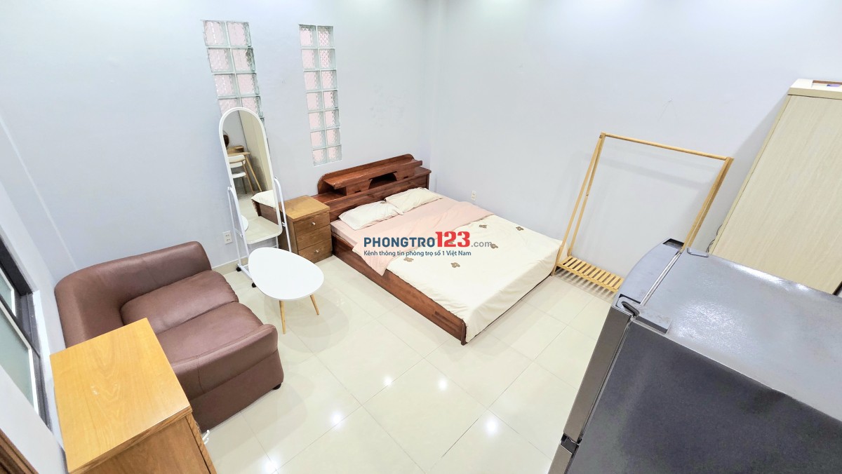 CHDV nội thất cao cấp, nệm kymdan, khu bếp riêng, ngay Hàng Xanh, cầu Thị Nghè !