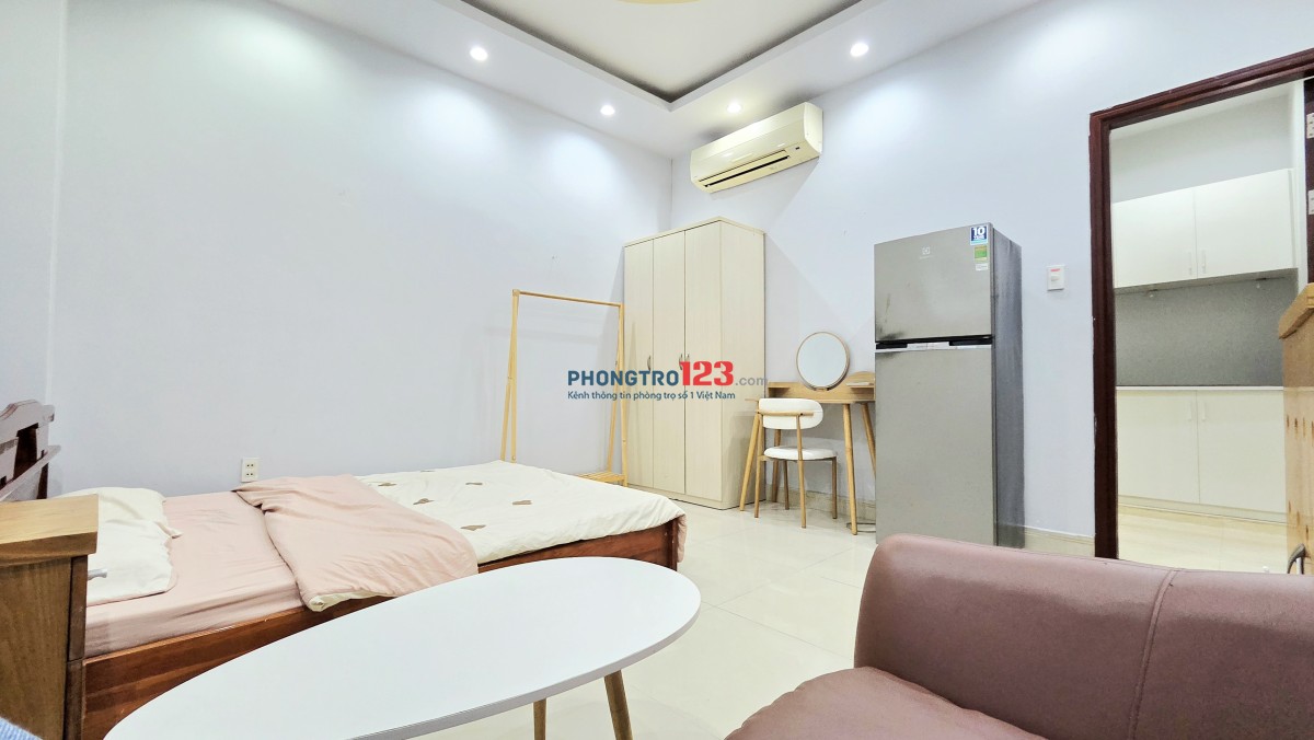 CHDV nội thất cao cấp, nệm kymdan, khu bếp riêng, ngay Hàng Xanh, cầu Thị Nghè !