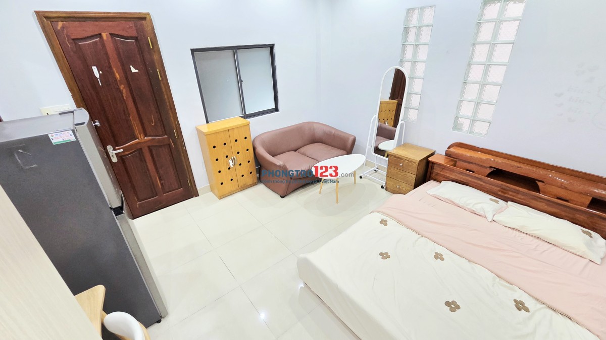 CHDV nội thất cao cấp, nệm kymdan, khu bếp riêng, ngay Hàng Xanh, cầu Thị Nghè !