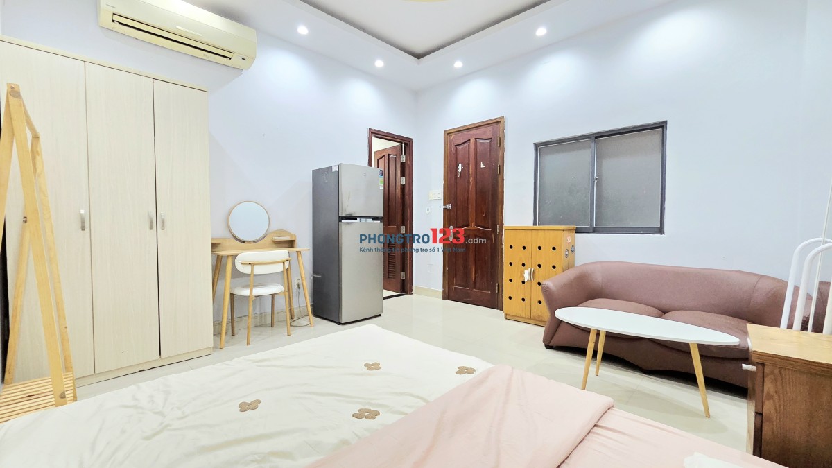 CHDV nội thất cao cấp, nệm kymdan, khu bếp riêng, ngay Hàng Xanh, cầu Thị Nghè !