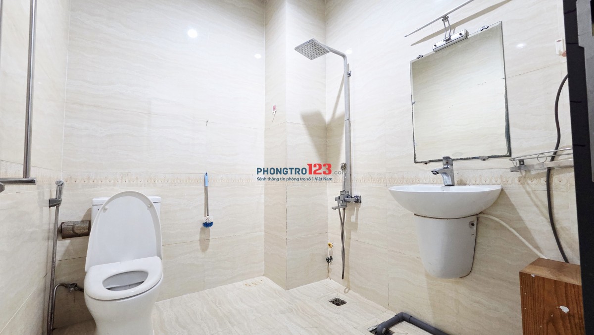 CHDV nội thất cao cấp, nệm kymdan, khu bếp riêng, ngay Hàng Xanh, cầu Thị Nghè !