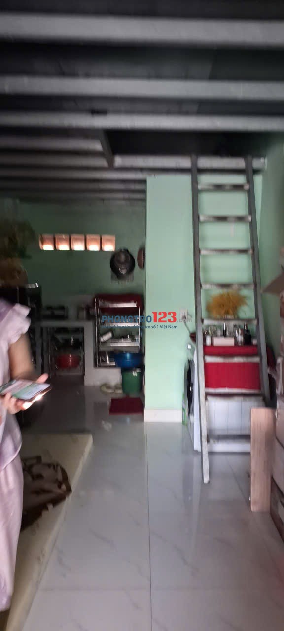 Nhà cho thuê nguyên căn. Dt 4m*10m, gác suốt