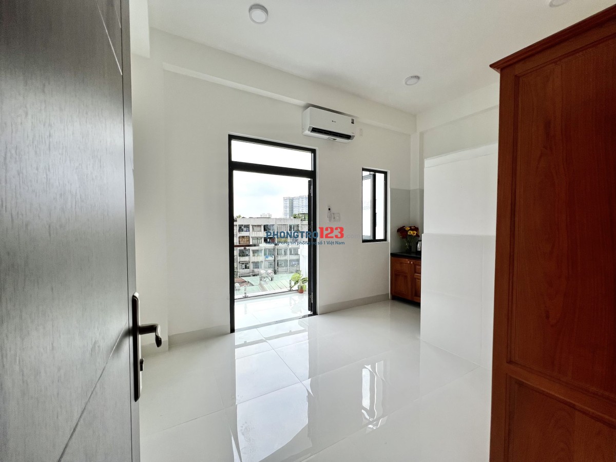 PHÒNG MỚI XÂY CÓ BAN CÔNG FULL NỘI THẤT GỖ CAO CẤP TẠI LÊ NGÃ GẦN ĐẦM SEN ĐẠI HỌC VĂN HIẾN