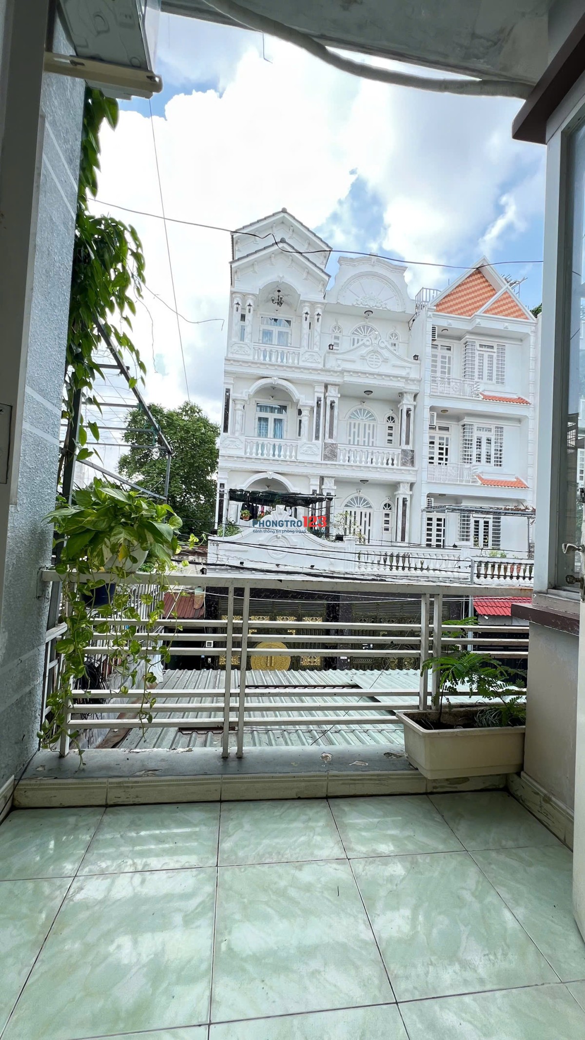 Chính chủ cho thuê phòng ban công lầu 1 thông thoáng đầy đủ nội thất