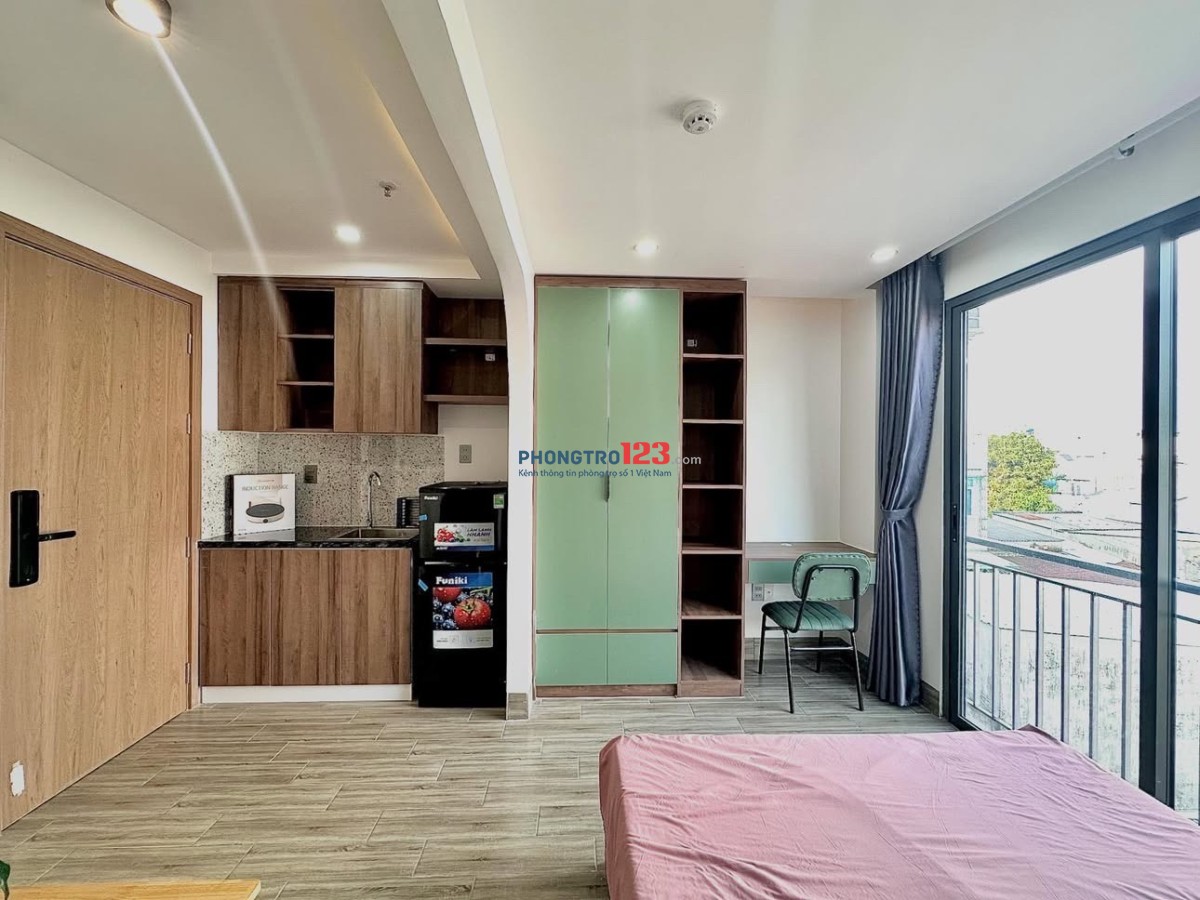 Studio full nội thất có Bancol nằm ngay Lý Chính Thắng Q3