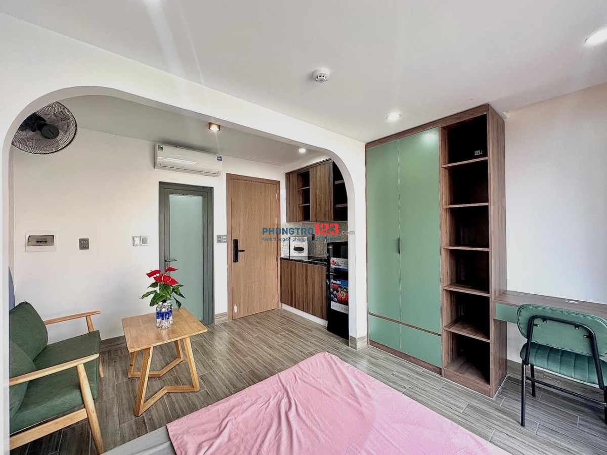 Studio full nội thất có Bancol nằm ngay Lý Chính Thắng Q3