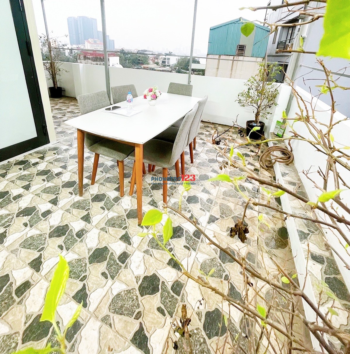 Cho thuê căn hộ cao cấp ở Âu Cơ giá 8tr5 full đồ đạc ban công thoáng, view cầu Nhật Tân quan tâm ib