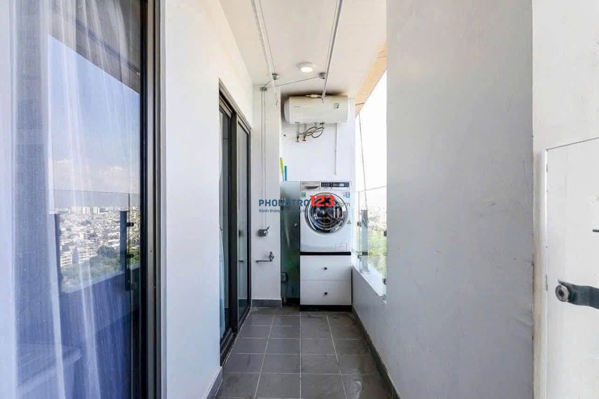 C/C cao cấp 2PN 80m2 giá 17tr/th nhà trống sẵn view ban công sân bay thoáng mát.