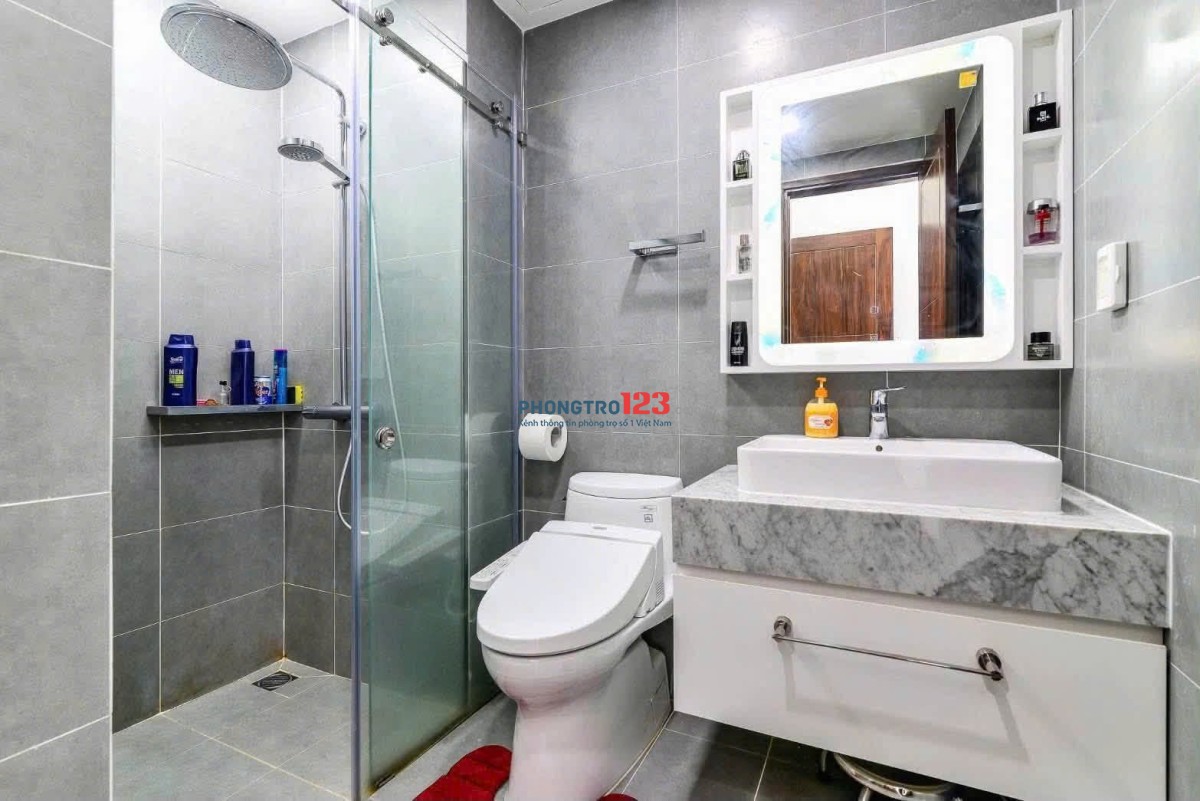 C/C cao cấp 2PN 80m2 giá 17tr/th nhà trống sẵn view ban công sân bay thoáng mát.