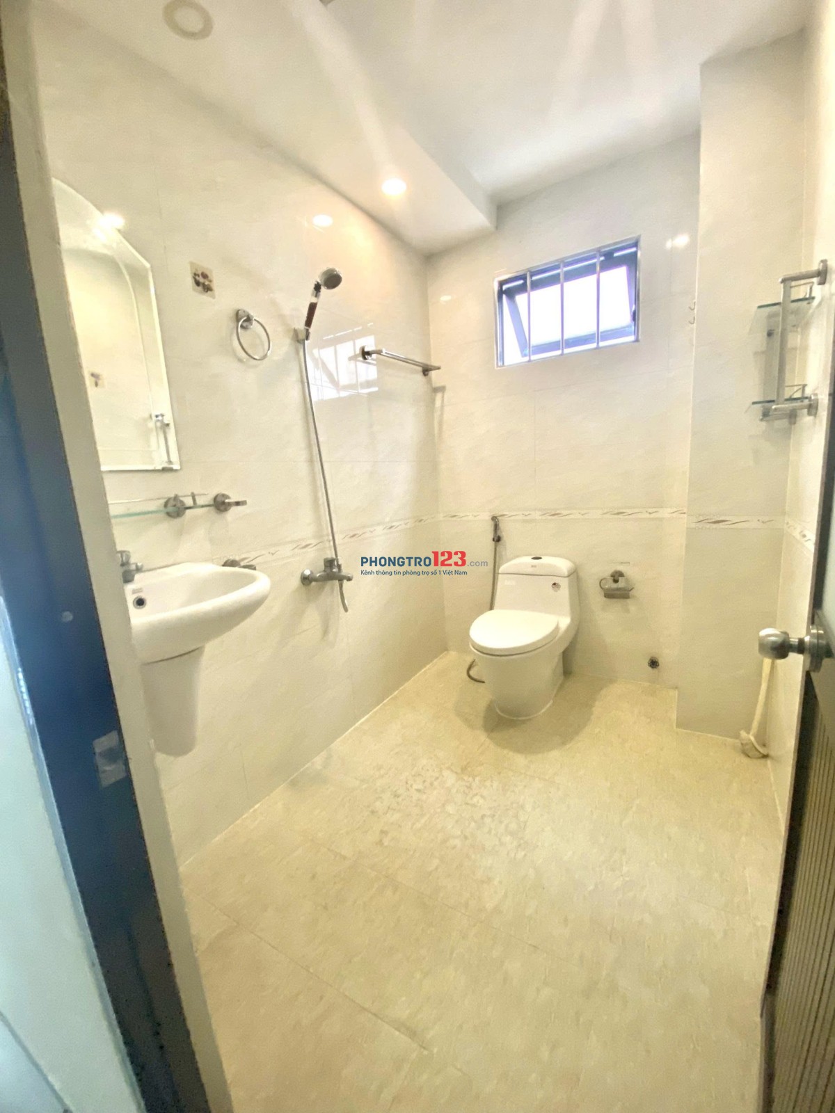 CHDV ban công full nội thất gần chợ Nguyễn Sơn