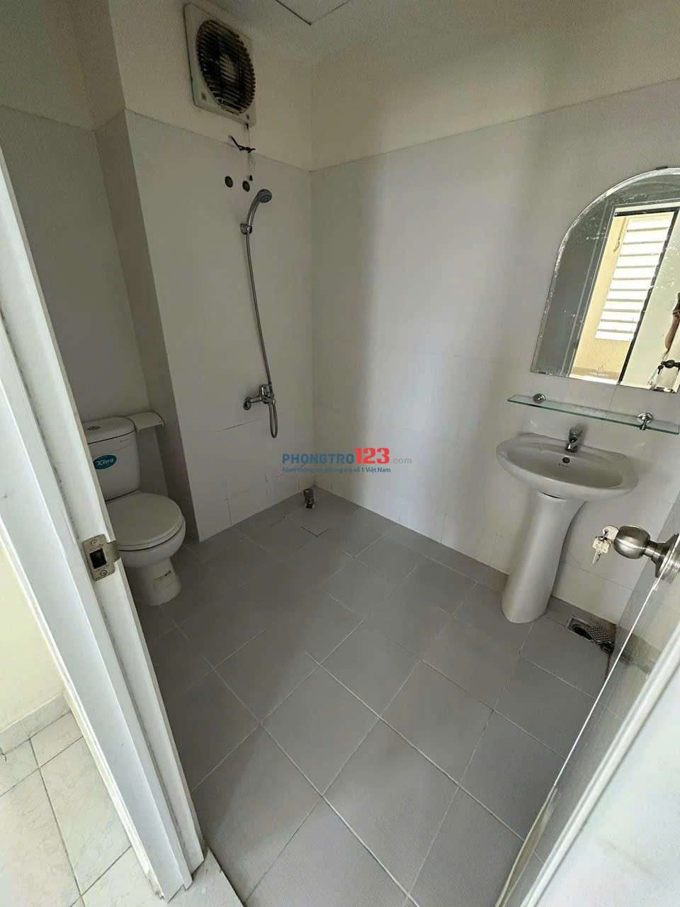 Chung cư Phú Thọ đường Nguyễn Thị Nhỏ căn 1p ngủ giá 8tr/tháng