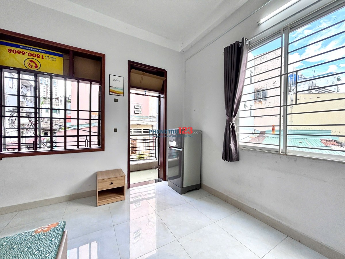 Phòng Ban Công - Nội thất - Hồng Lạc p10 - giá chỉ 4.6 tr/tháng