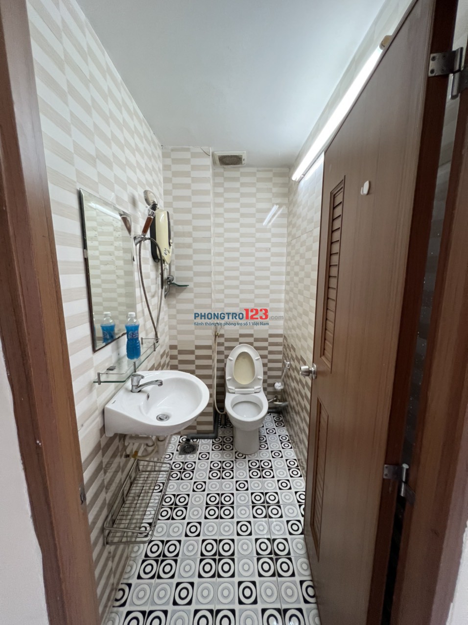 Chính Chủ cho Thuê, Phòng Ban Công, Ngay ĐH Bách Khoa - Lý Thường Kiệt - Q10. Ngay khu Lữ Gia