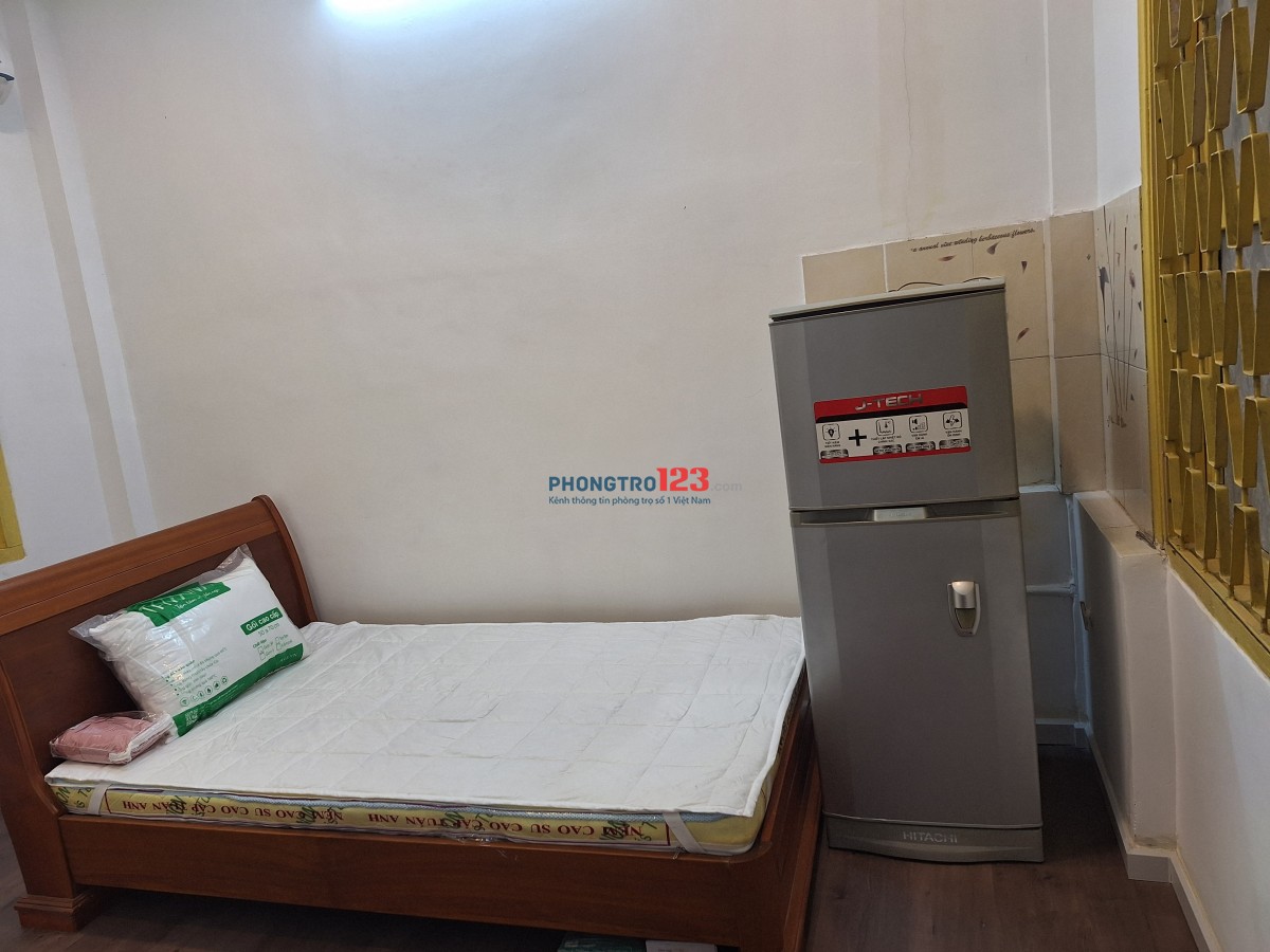 Cho thuê phòng trọ 18 m2. Phường Tân định . Quận 1 Tp hcm. Nội thất đầy đủ. Giờ giấc tự do