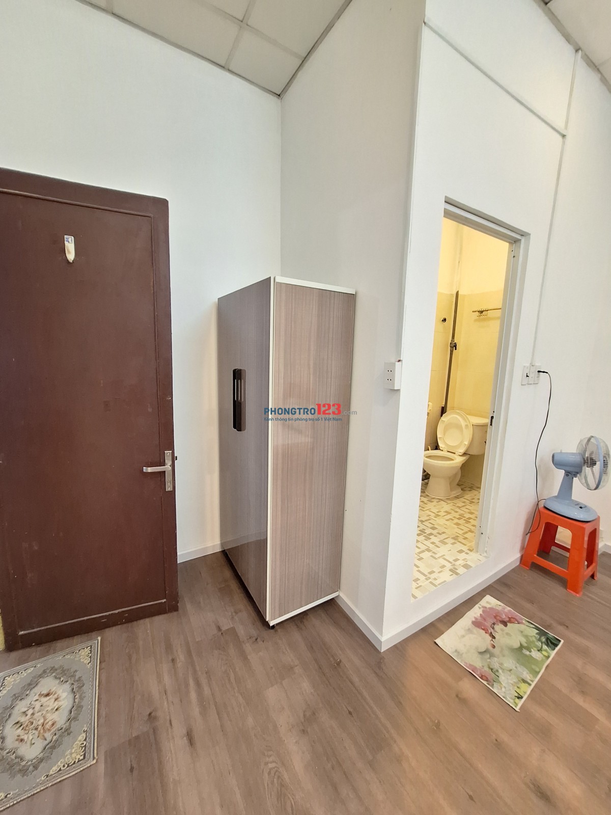 Cho thuê phòng trọ 18 m2. Phường Tân định . Quận 1 Tp hcm. Nội thất đầy đủ. Giờ giấc tự do
