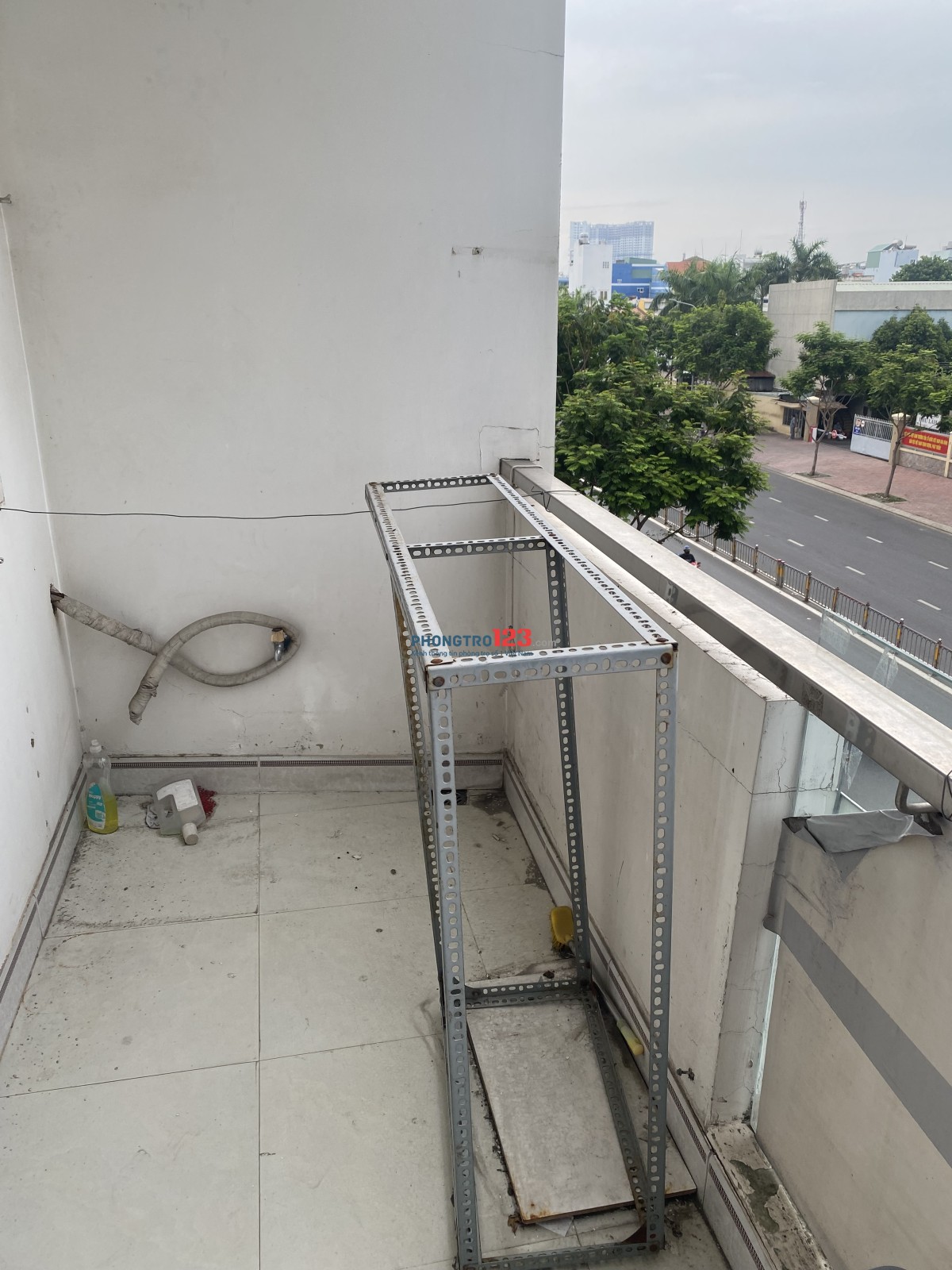 Phòng chính chủ, view ban công ngay ngã tư