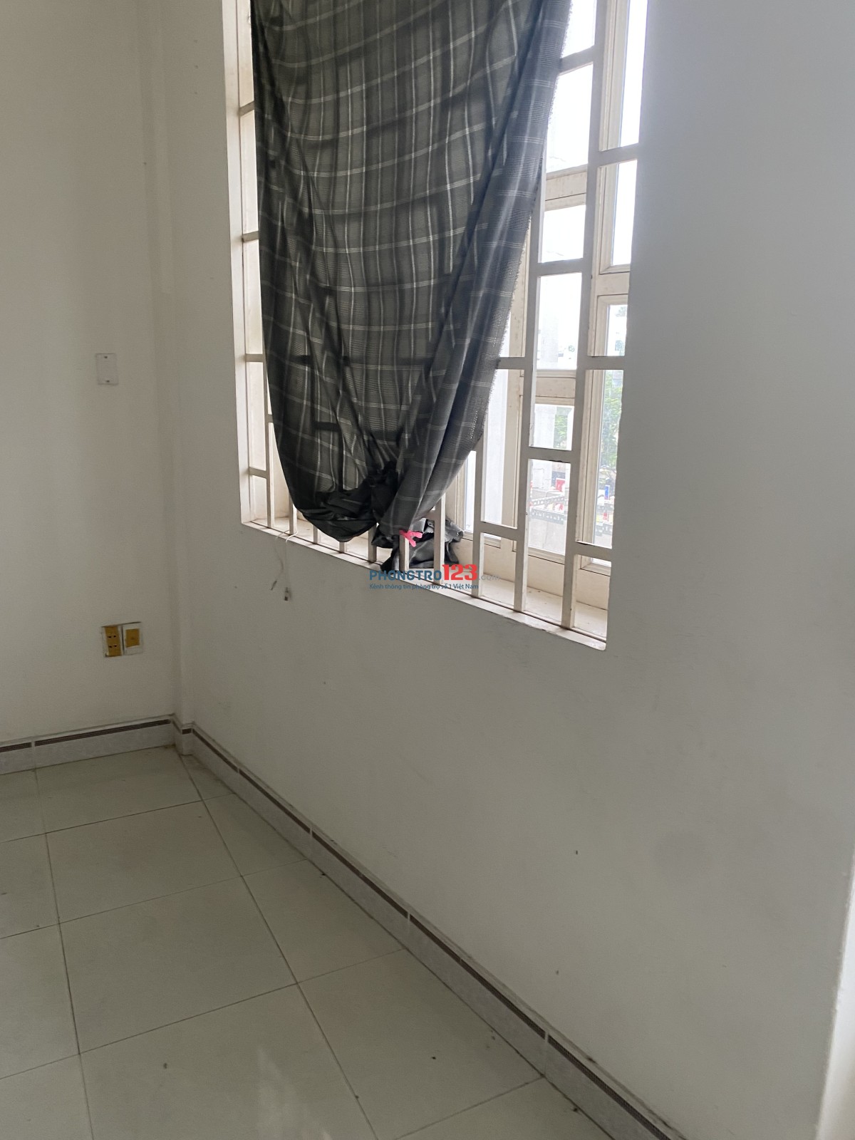 Phòng chính chủ, view ban công ngay ngã tư
