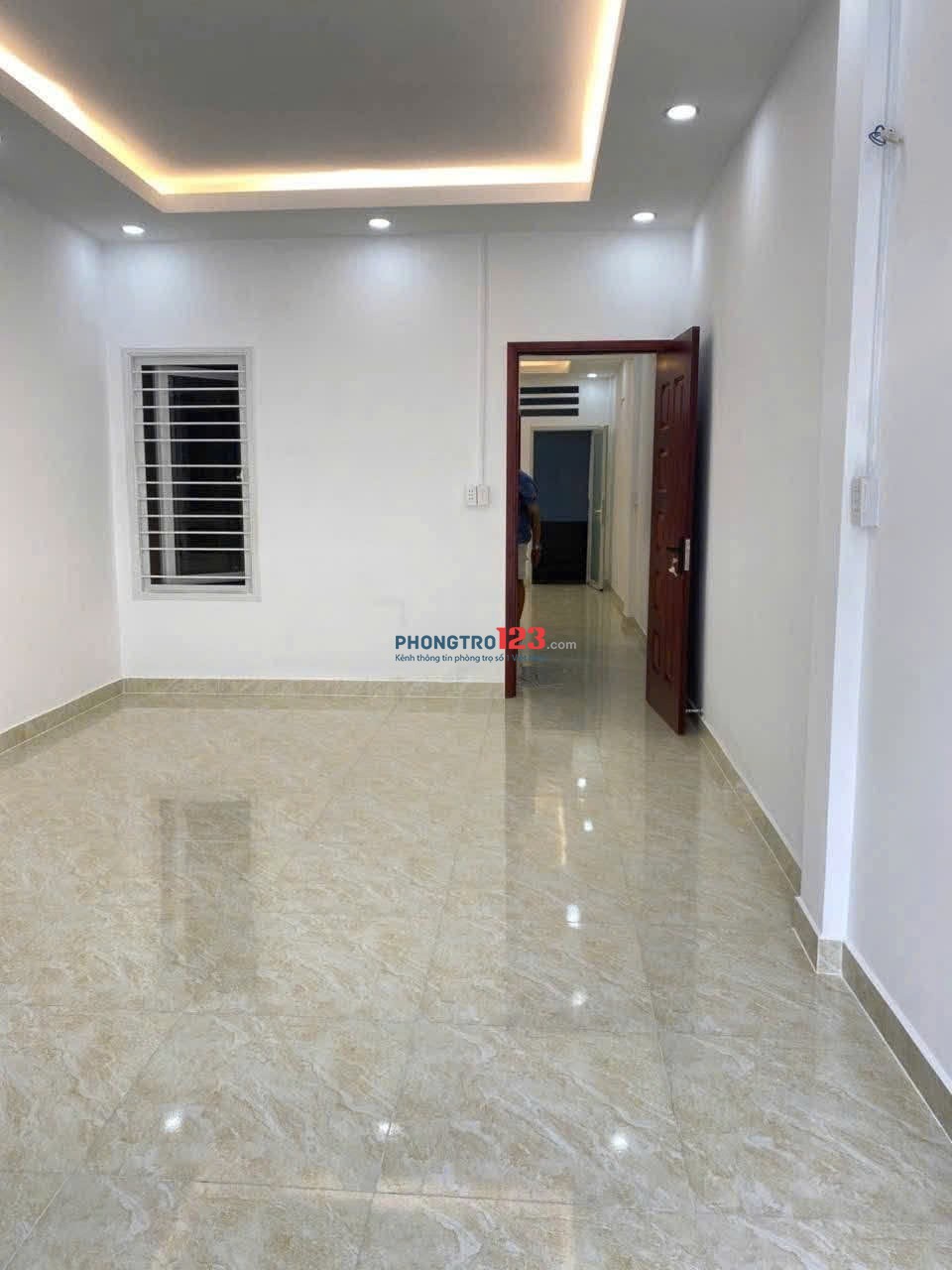 Chung cư Hoàng Sa Quận 3 thang bộ lầu 2 giá 8.5Tr/th 1PN có ban công nhà trống sẵn.