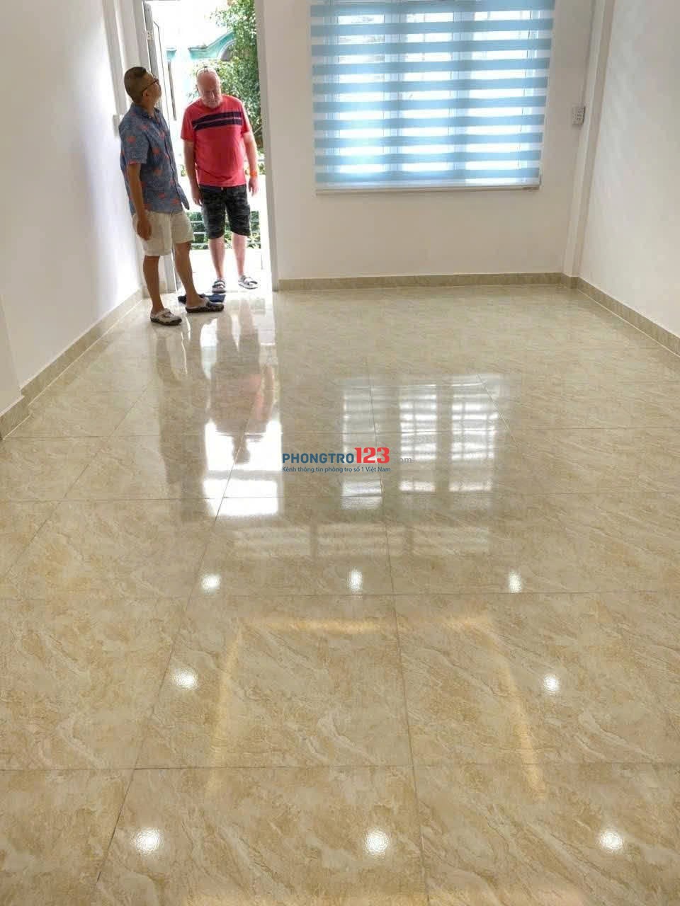 Chung cư Hoàng Sa Quận 3 thang bộ lầu 2 giá 8.5Tr/th 1PN có ban công nhà trống sẵn.