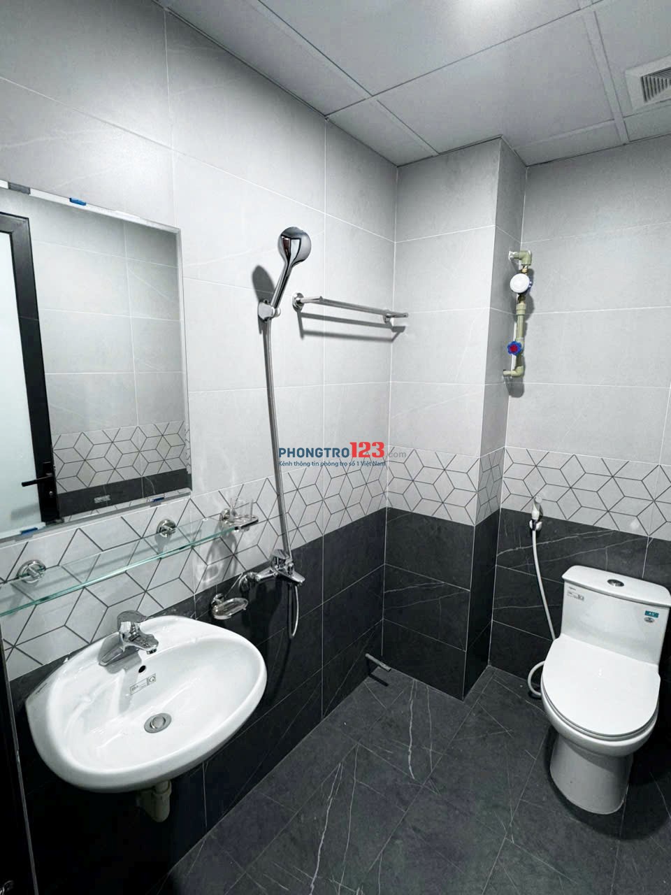Chính chủ cho thuê CHDV 1N1K tại ngõ 110 Trần Duy Hưng - 7tr8 có fix