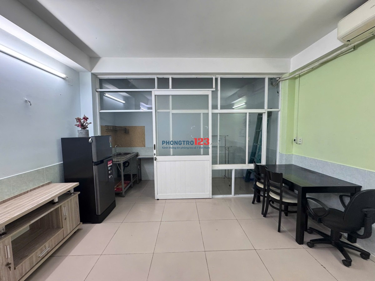 Trống sẵn 2 phòng 30m2, Tâng trệt và lầu 2 có ban công. Full nội thất như hình