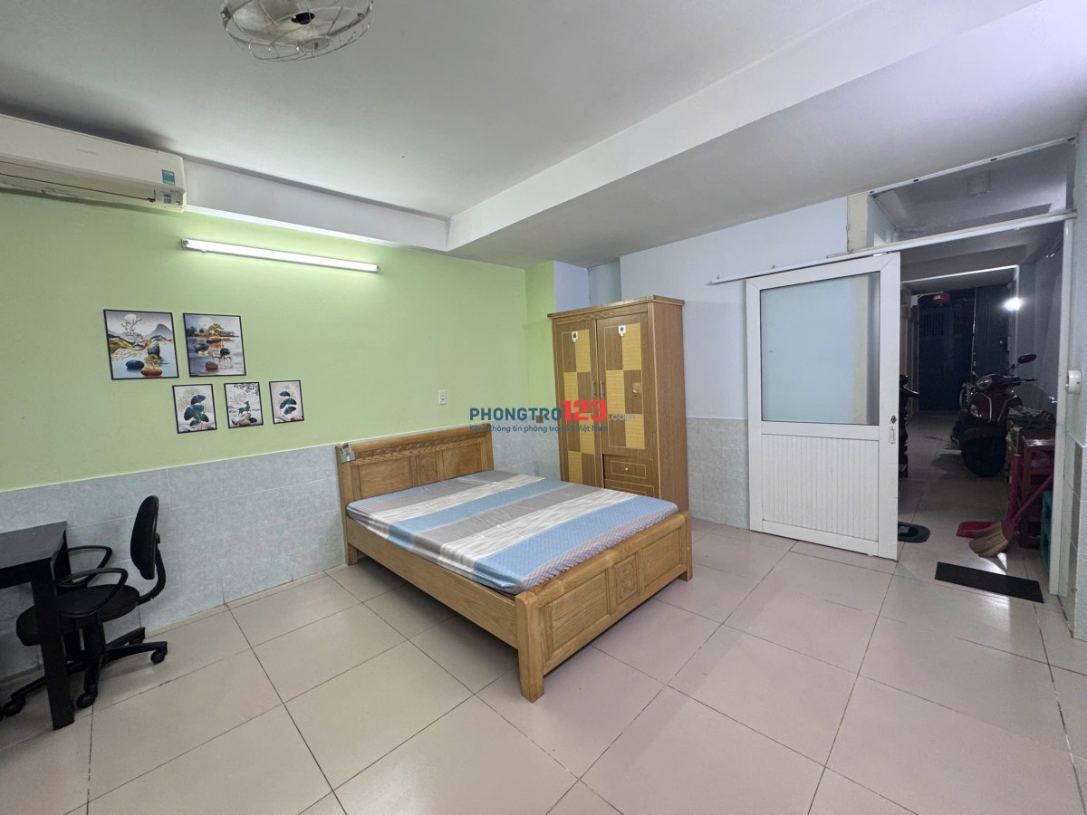 Trống sẵn 2 phòng 30m2, Tâng trệt và lầu 2 có ban công. Full nội thất như hình