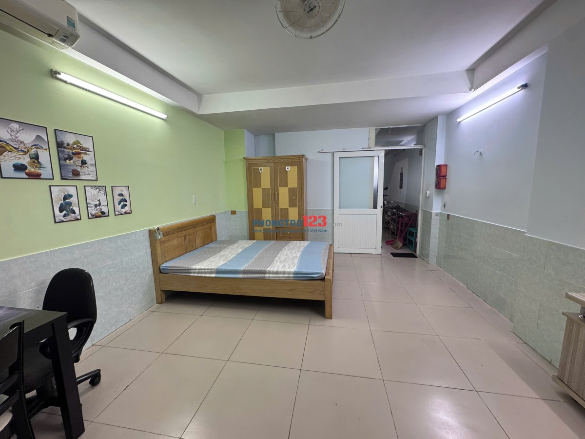 Trống sẵn 2 phòng 30m2, Tâng trệt và lầu 2 có ban công. Full nội thất như hình