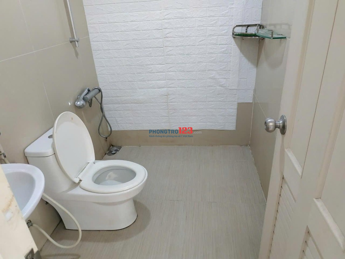 Cho thuê căn 3p ngủ có nội thất ở C/c Âu cơ Tower-Tân Phú giá 11tr/th