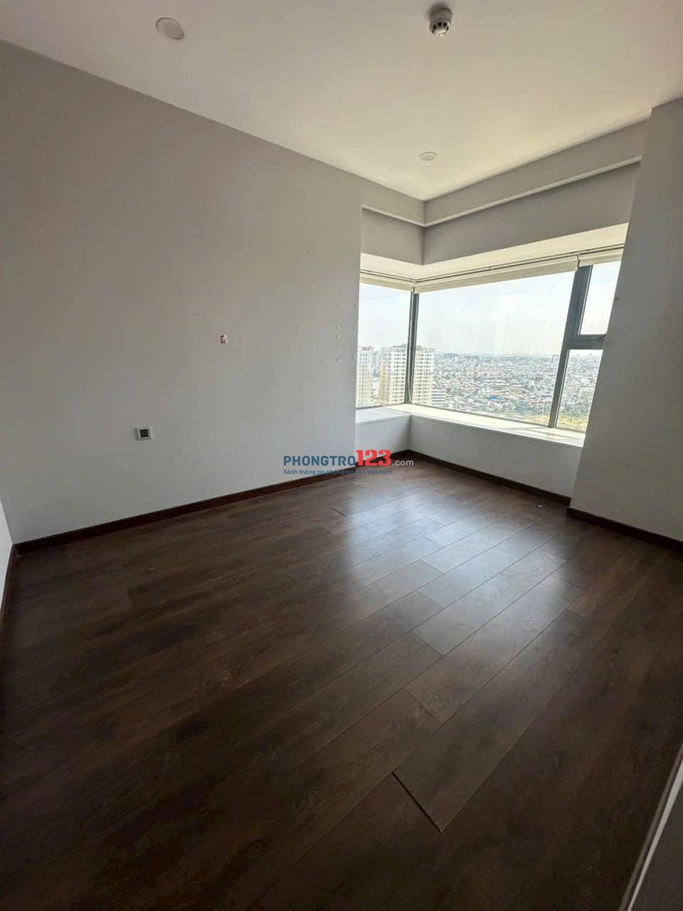 Chung Cư Res 11, Lạc Long QUân căn 87m2,3p ngủ, NTCB giá 15tr5/tháng