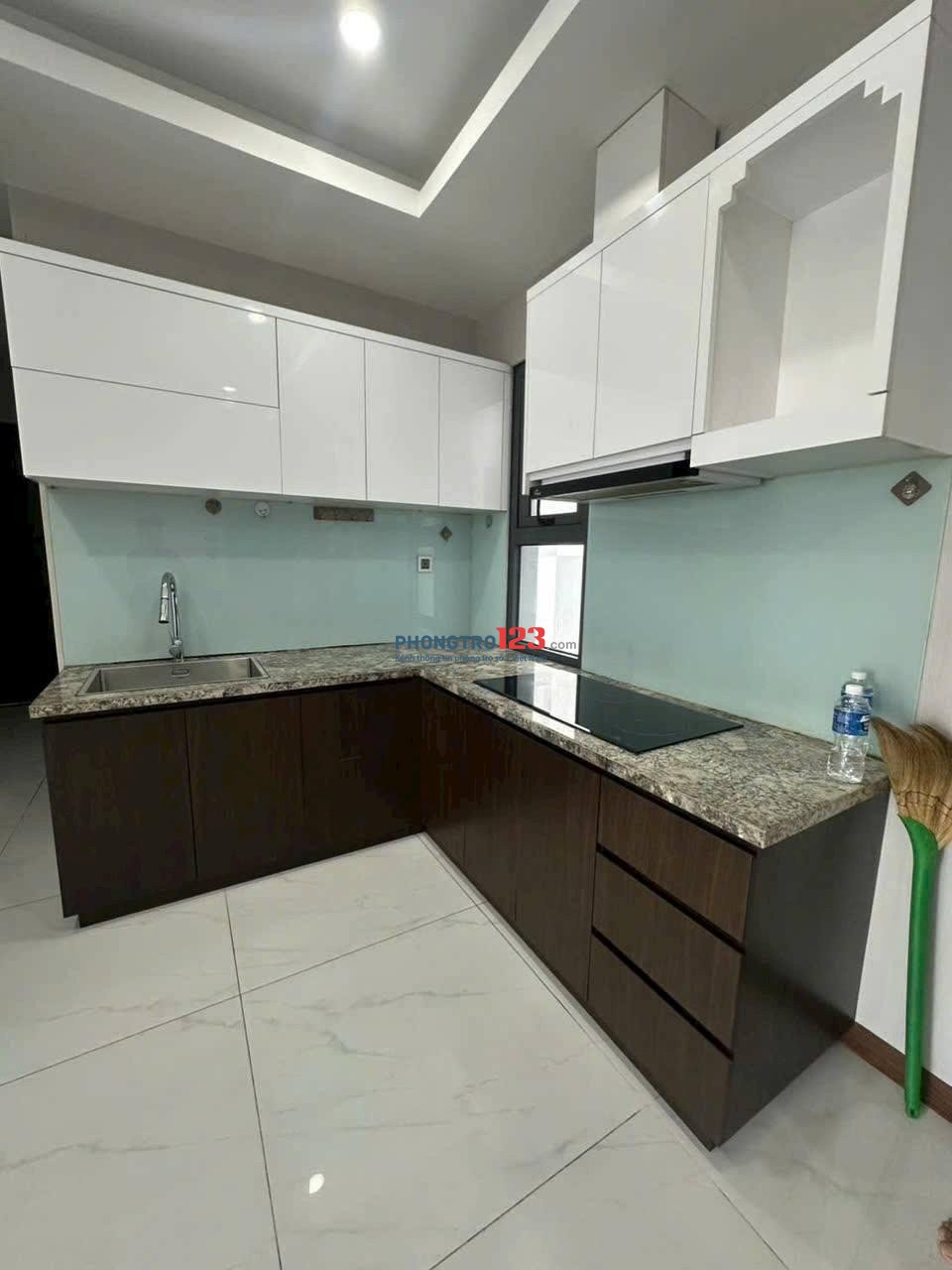 Chung Cư Res 11, Lạc Long QUân căn 87m2,3p ngủ, NTCB giá 15tr5/tháng