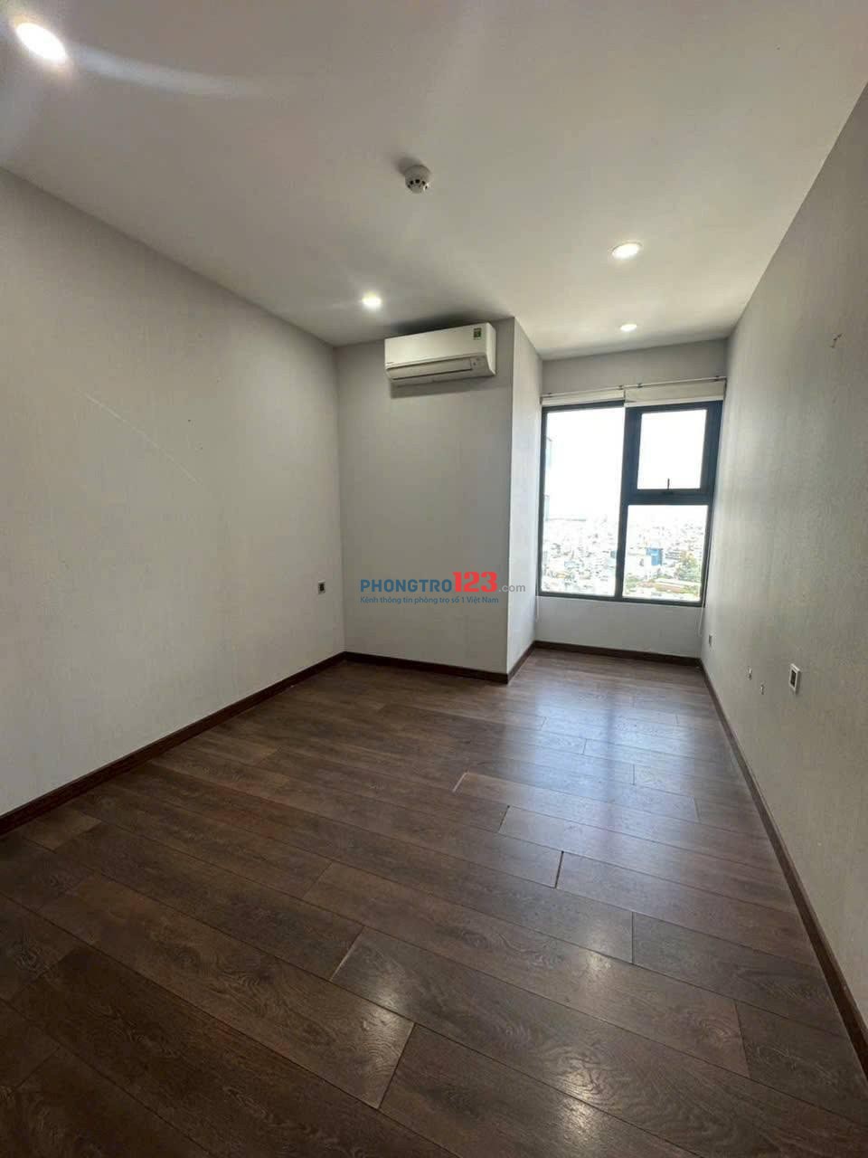 Chung Cư Res 11, Lạc Long QUân căn 87m2,3p ngủ, NTCB giá 15tr5/tháng