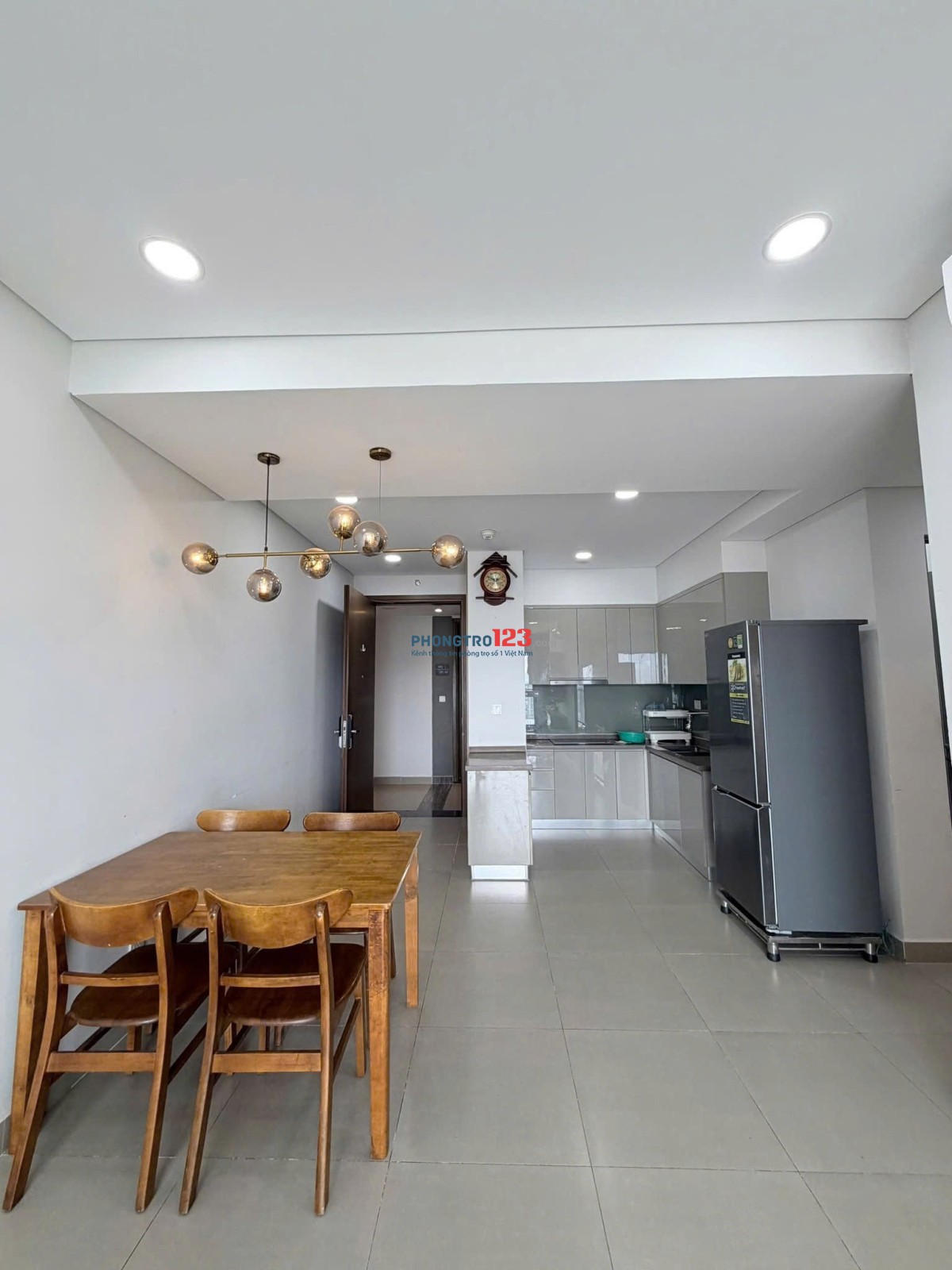 Cho thuê C/c cao cấp Resgreen Tower Đường Thoại Ngọc Hầu 2PN full nội thất giá 15tr/th