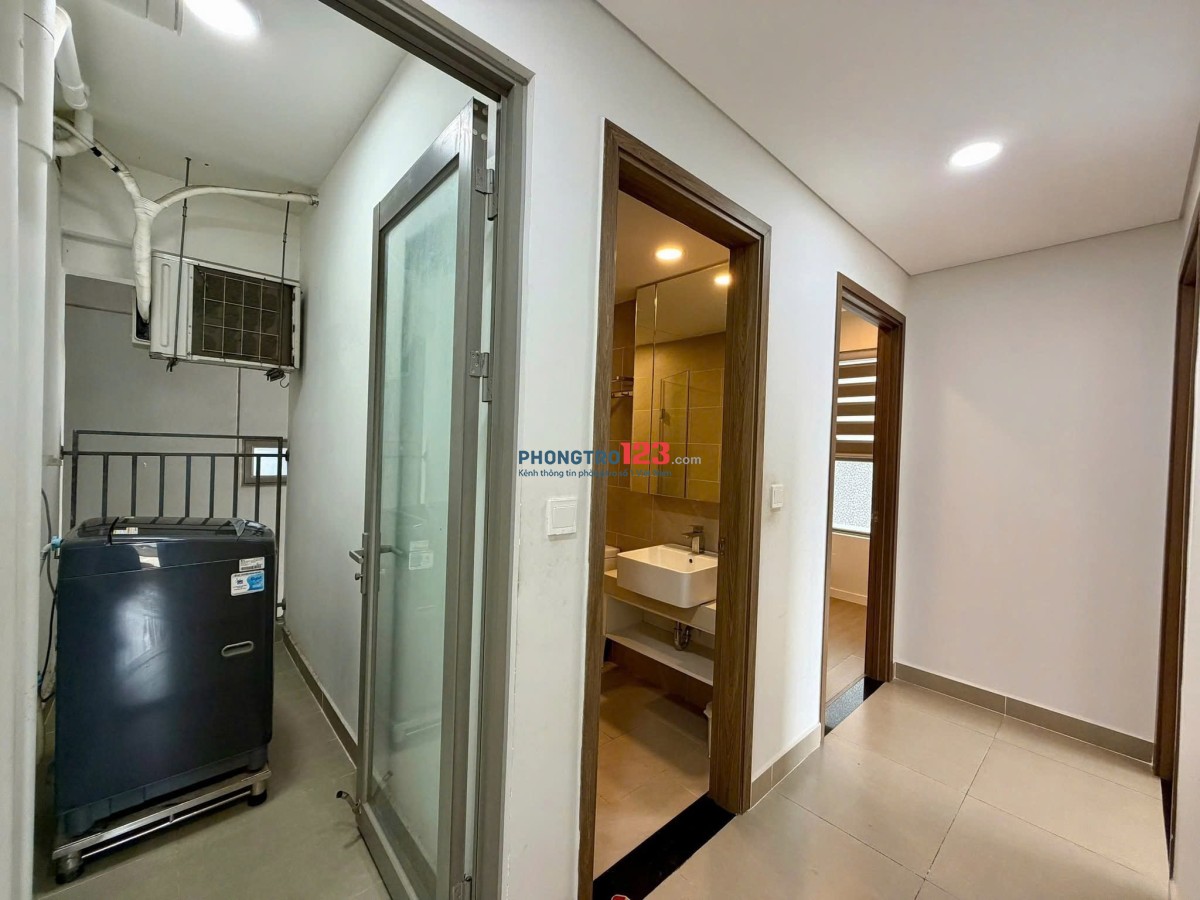 Cho thuê C/c cao cấp Resgreen Tower Đường Thoại Ngọc Hầu 2PN full nội thất giá 15tr/th