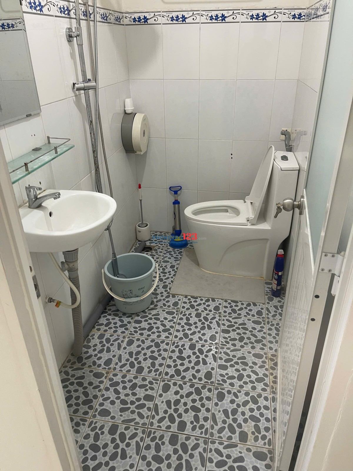 Cho thuê phòng ngủ Ban Công to ngay trung tâm Quận 1