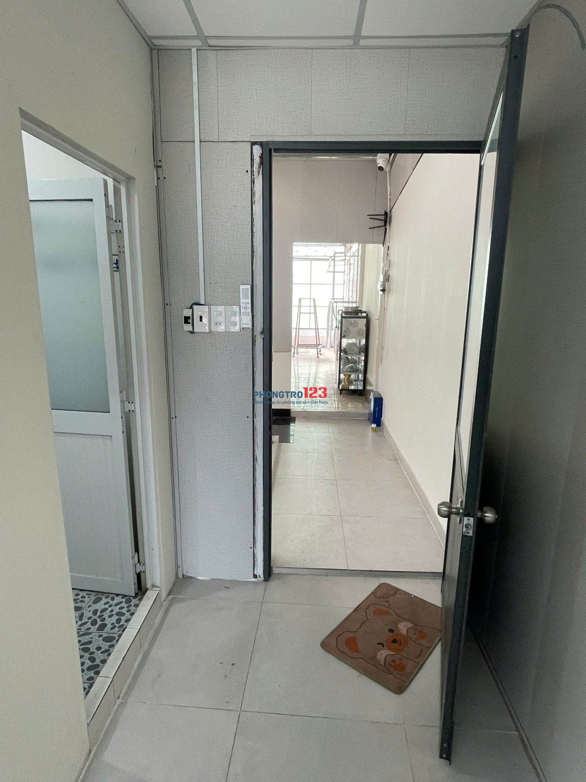 Cho thuê phòng ngủ Ban Công to ngay trung tâm Quận 1