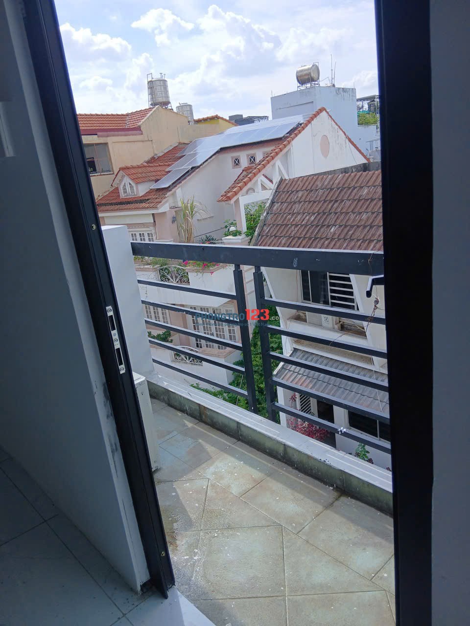 Cho thuê phòng trọ 33 m2 tại góc Phan Đăng Lưu, Nơ Trang Long