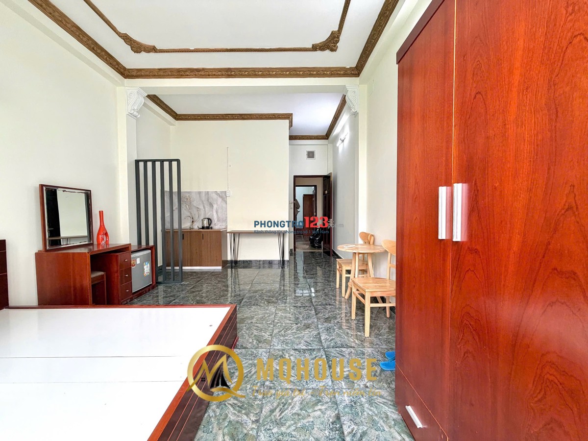 Căn hộ studio balcony 35m2 đầy đủ nội thất gần Metro Bến Thành, chợ Bến Thành, đh Hoa Sen, Văn Lang