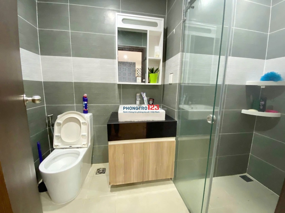 Cho thuê C/c cao cấp Resgreen Tân Phú 3PN, giá 15,5 tr/th,nhà trống sẵn.