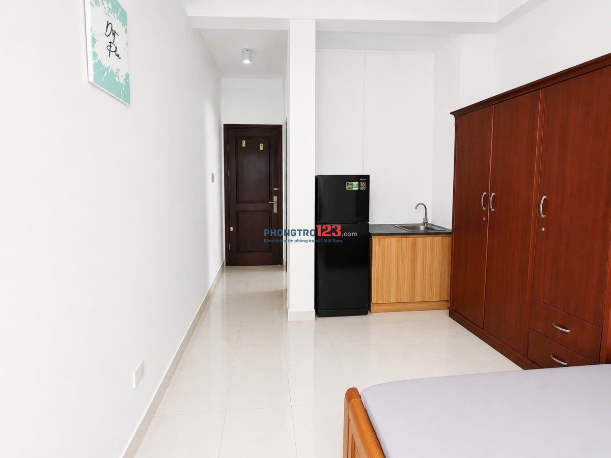 Cho thuê Phòng Ban công, Full Nội Thât, Nguyễn Trãi Q1, Gần ĐH Hoa Sen, ĐH Văn Lang CS 1