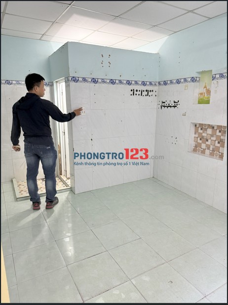 Phòng trọ giá rẻ có gác lửng có cửa thoáng mát ngay cạnh cc Prosper