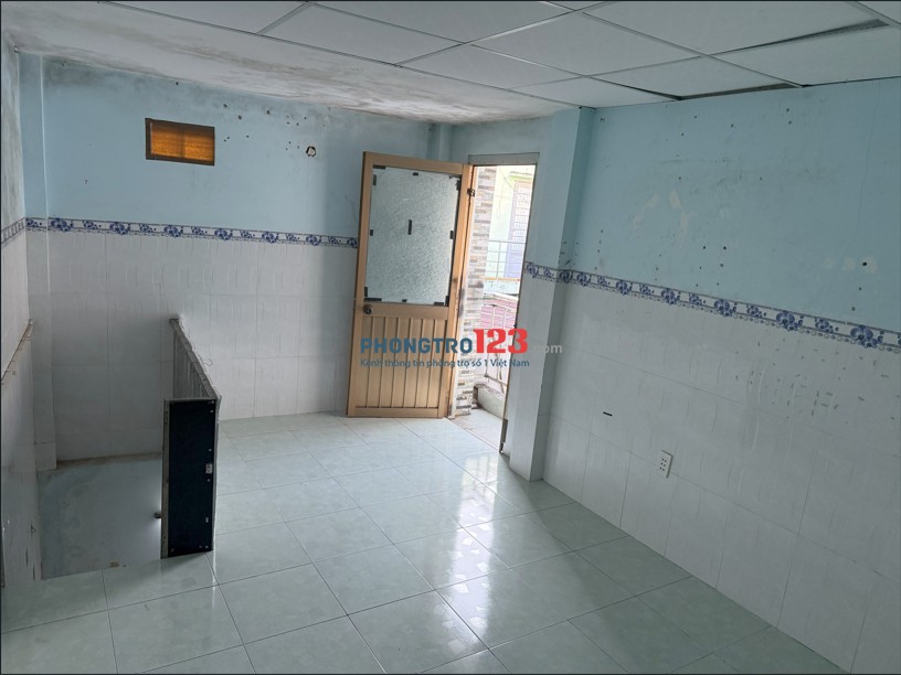 Phòng trọ giá rẻ có gác lửng có cửa thoáng mát ngay cạnh cc Prosper