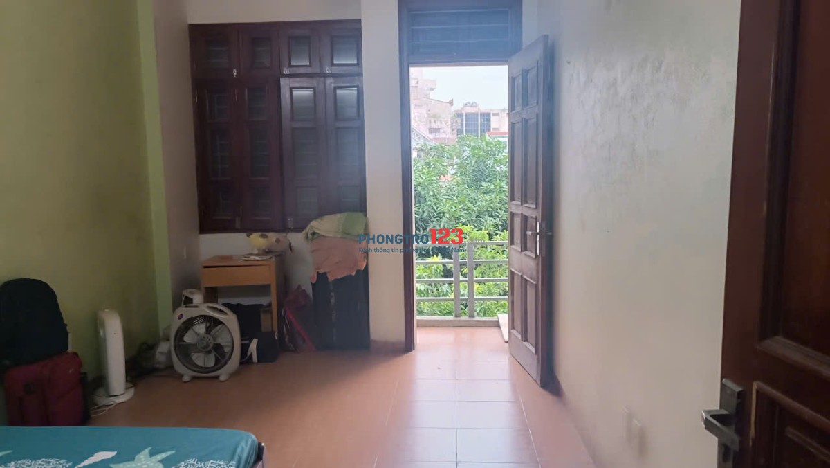 Cho thuê phòng tầng 3, 4, đường Nguyễn Trãi, gần ngã tư Nguyễn Xiển