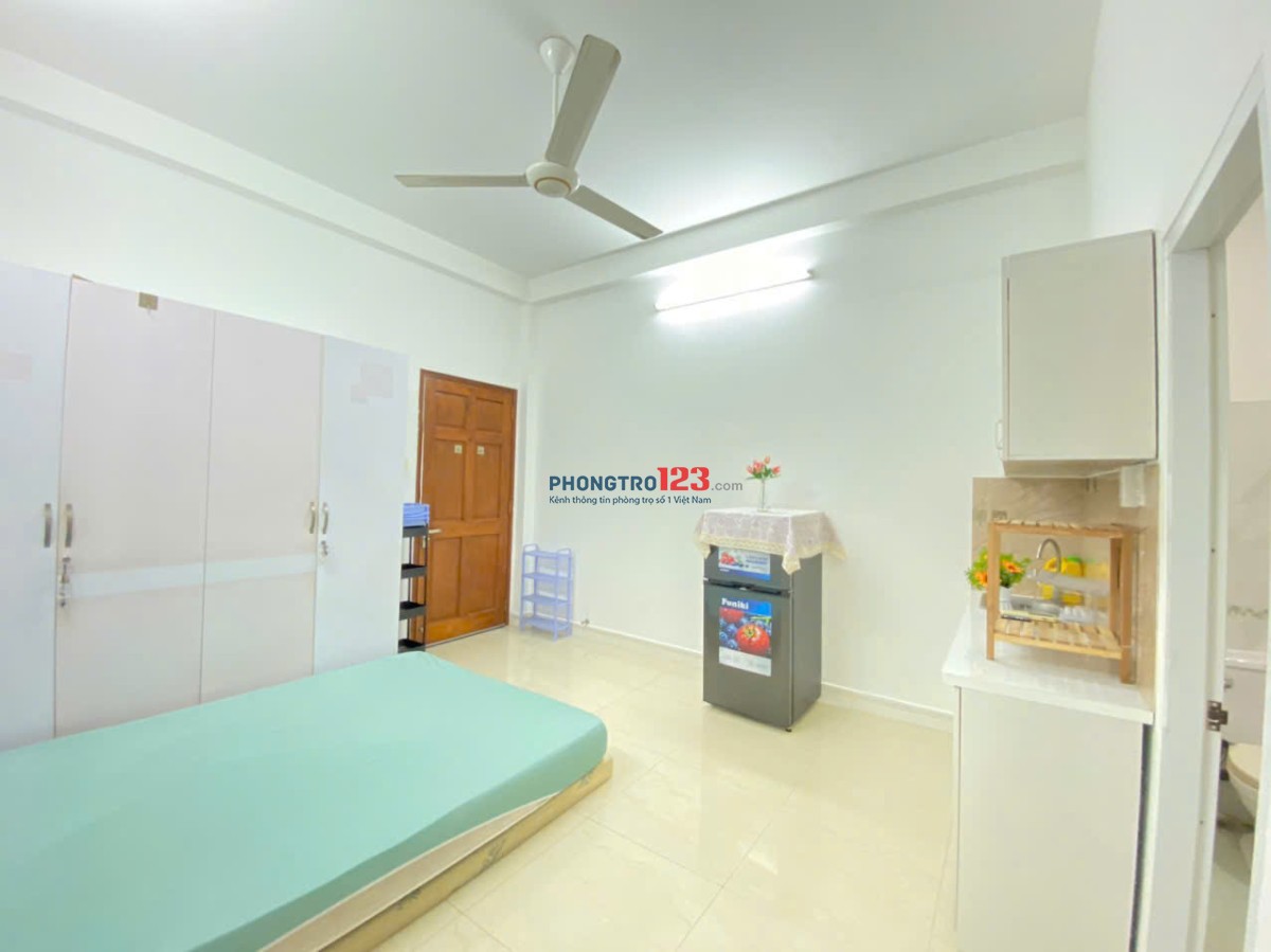 Cho thuê phòng trọ sinh viên đường Nguyễn Hữu Thọ, gần trường Tôn Đức Thắng. Phòng full nội thất.