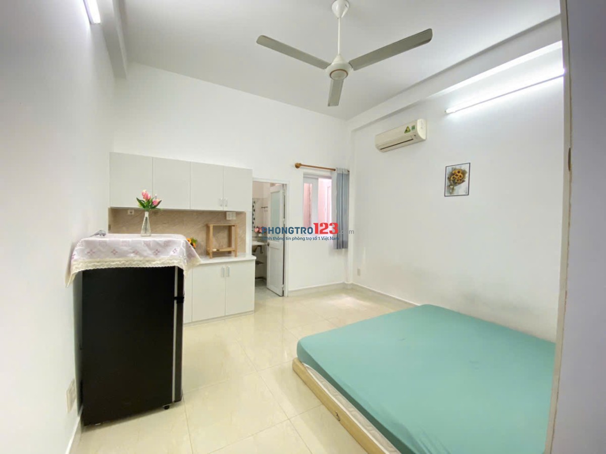 Cho thuê phòng trọ sinh viên đường Nguyễn Hữu Thọ, gần trường Tôn Đức Thắng. Phòng full nội thất.