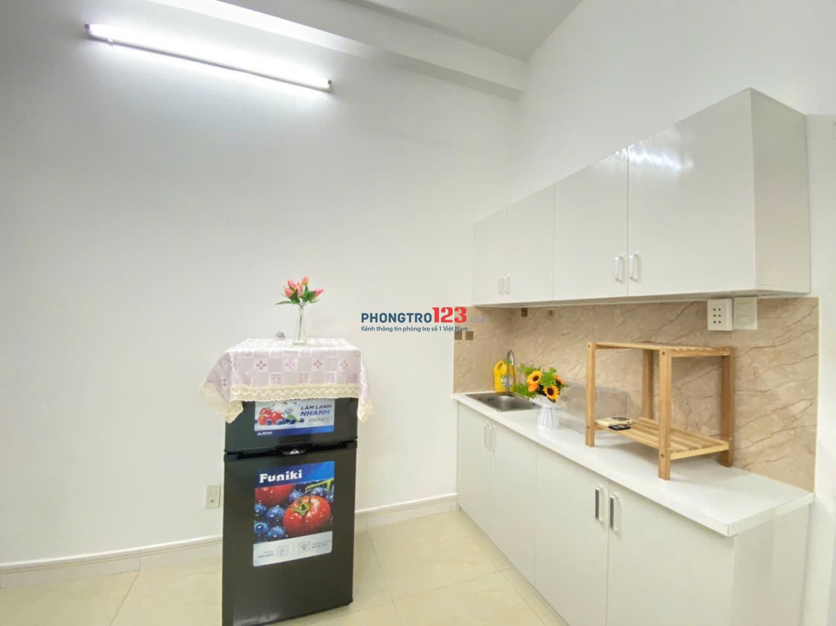Cho thuê phòng trọ sinh viên đường Nguyễn Hữu Thọ, gần trường Tôn Đức Thắng. Phòng full nội thất.