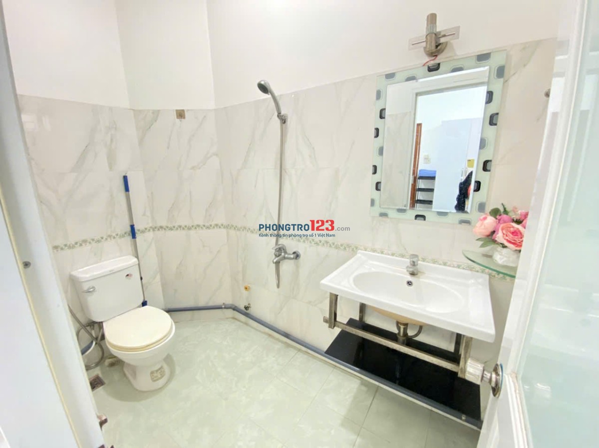 Cho thuê phòng trọ sinh viên đường Nguyễn Hữu Thọ, gần trường Tôn Đức Thắng. Phòng full nội thất.
